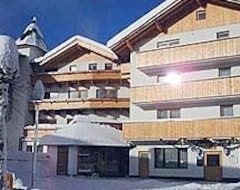 Khách sạn Hotel Pezina (Flirsch am Arlberg, Áo)