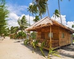 Khách sạn Marjoly Beach Resort (Lagoi, Indonesia)