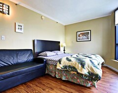 Hele huset/lejligheden Beautifully Appointed, 1/2 Block To Beach, King Bed (Honolulu, USA)