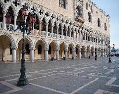 Hotel Lion Morosini Palace (Venice, Italy)