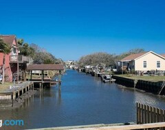 Hele huset/lejligheden Canal Front Home! Walk To Beach, Porch, Fishing (Crescent Beach, USA)