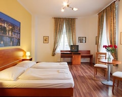 Apart Otel Comfortable apartment with breakfast and Wi-Fi only 15 minutes walk from the old town (Prag, Çek Cumhuriyeti)