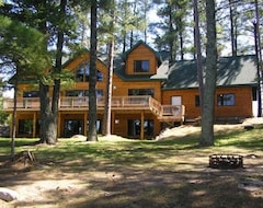 Entire House / Apartment Up North Majestic Pines Retreat Lodge (Emily, USA)