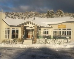 Hotel Ngati Ruanui Stratford Mountain House (Stratford, New Zealand)