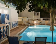 Hotel Karιdis (Kamari, Greece)