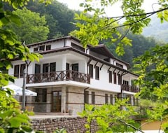 Koko talo/asunto Holiday Home Dayanitsa (Dolni Chiflik, Bulgaria)