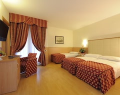 Khách sạn Club Hotel La Vela (Nago Torbole, Ý)