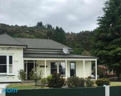 Guesthouse The Old Vicarage (Reefton, New Zealand)
