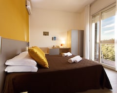 Hotel Antares (Pinarella Di Cervia, Italien)