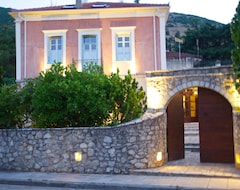 Otel Archontiko Parnassus Dadi (Amfiklia, Yunanistan)