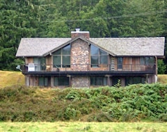 Entire House / Apartment Spacious Home On The Bogachiel River, Easy Access To Olympics (Forks, USA)