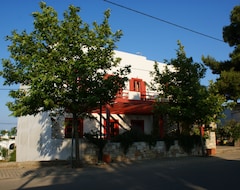 Khách sạn Hotel Αposperides (Livadi, Hy Lạp)