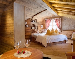 Toàn bộ căn nhà/căn hộ Dream Tale: Romantic chalet in the Dolomites and Lake Molveno (San Lorenzo in Banale, Ý)