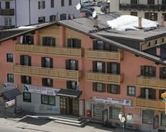 Khách sạn Hotel Edelweiss (Passo del Tonale, Ý)
