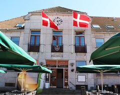 فندق Det Gamle Rådhus (جراستين, الدنمارك)