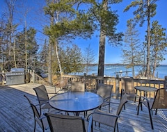 Casa/apartamento entero Waterfront Torch Lake Cottage With Private Beach! (Rapid City, EE. UU.)