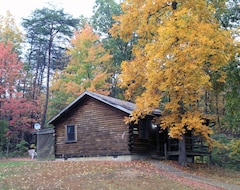 Entire House / Apartment Blue Rose Cabins - Lincoln Log Cabin (Logan, USA)