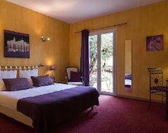 Khách sạn Hotel The Originals Aix-en-provence Nord Le Village Provençal (Pertuis, Pháp)