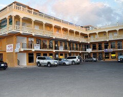 Hotel Mom's Village Resort (Runaway Bay, Jamaica)