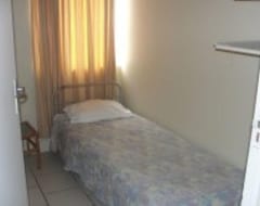 Hotel Seabrook Backpack Room 6 (Margate, South Africa)