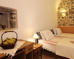 Khách sạn Stoes Traditional Suites (Mesta, Hy Lạp)