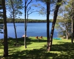 Entire House / Apartment Year Round South Shore Lakefront Retreat (Bridgewater, Canada)
