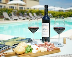 Hotel NaturalMente Wine Resort (Agliano Terme, Italy)