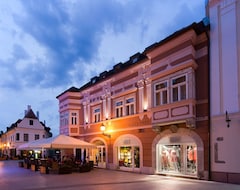 Khách sạn Barokk Hotel Promenad (Győr, Hungary)