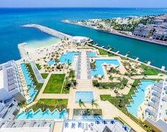 Resort TRS Cap Cana Waterfront & Marina Hotel (Playa Bavaro, Dominik Cumhuriyeti)