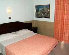 Hotel Vittorio Veneto (Nápoles, Italia)