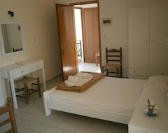Hotel Xenios Dias (Matala, Greece)