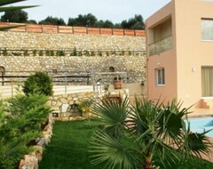 Otel Meliades Villas (Agia Marina, Yunanistan)