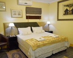 Khách sạn Woodlands Guest House (Somerset West, Nam Phi)