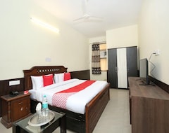 Khách sạn OYO 11708 Near LPU (Jalandhar, Ấn Độ)