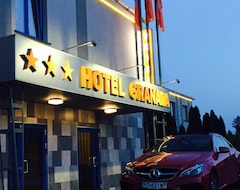 Khách sạn Hotel Granda (Ostrów Wielkopolski, Ba Lan)