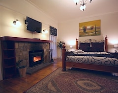 Tüm Ev/Apart Daire Evora Cottage With Spa Bath & Wood Fireplace (Mount Dandenong, Avustralya)