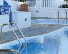 Hotel Nissos Thira (Fira, Grecia)