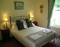 Bed & Breakfast Sennen House Boutique Accommodation (Picton, New Zealand)