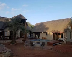 Khách sạn Ujabule 8 Sleeper Bush Lodge (Hoedspruit, Nam Phi)