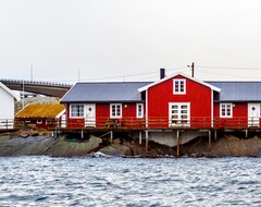 Resort Sakrisoy Rorbuer (Reine, Norveç)