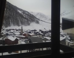 Hotel Beautiful Studio, Top Floor, Facing South, Splendid View, Behind Of Tourism (Val d'Isère, France)