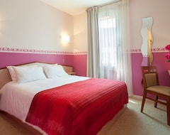 Brit Hotel Chinon Le Lion D'Or (Chinon, France)