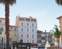 Hotel Le 21 (Saint-Raphaël, Francia)