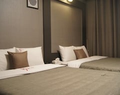 Hotel Motel 32 Days (Yeongdong, Južna Koreja)