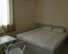 Khách sạn Guest House Kamburovi (Burgas, Bun-ga-ri)