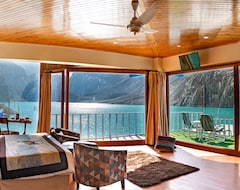 Hotel Luxus Hunza Attabad Lake Resort (Shigar, Pakistan)