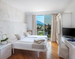 Khách sạn Hotel Continental - Tonellihotels (Nago Torbole, Ý)