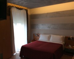 Khách sạn hotel Villa Rosa (Sirmione, Ý)