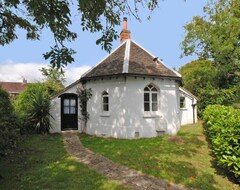 Tüm Ev/Apart Daire Delightful little holiday cottage close to Chichester city centre. (Chichester, Birleşik Krallık)