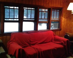 Lake Rosseau Cottage Rental..5 Min From Windermere House Hotel. Sleeps 6 -8 (Windermere, Canada)